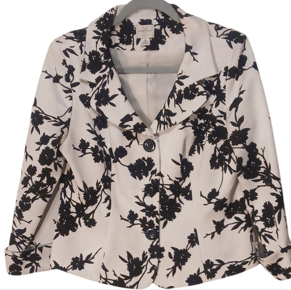 Emma James - White & Black Floral Jacket, Single Breasted, Long Sleeve, - Picture 11 of 11